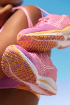 Mizuno Women's Wave Rider 26 Roxy Running Shoe -Mizuno 411386 6T00 16